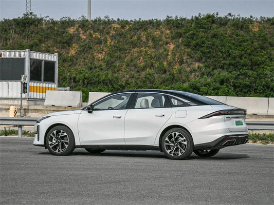 Geely Galaxy L6 Китайский электрический седан Вставка в гибридный седан 1370KM L2 Помощь в вождении