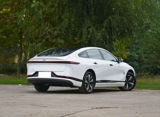 Chang'an A07 Седан EV и Reev Две комбинации Battery Life 515 км (EV) и 1200 км (1.5Т двигатель Reev)