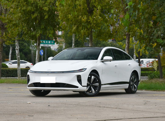 Chang'an A07 Седан EV и Reev Две комбинации Battery Life 515 км (EV) и 1200 км (1.5Т двигатель Reev)
