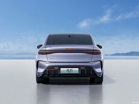 BYD 2025 Seal, чисто электрический седан с дальностью до 650 км, новая интеллектуальная система вождения и лучшая соотношение стоимости и стоимости среднего электрического седана.