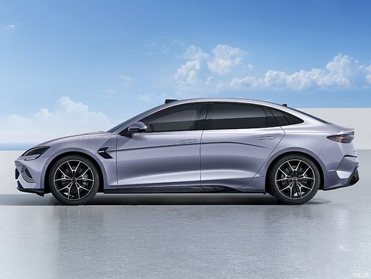BYD 2025 Seal, чисто электрический седан с дальностью до 650 км, новая интеллектуальная система вождения и лучшая соотношение стоимости и стоимости среднего электрического седана.