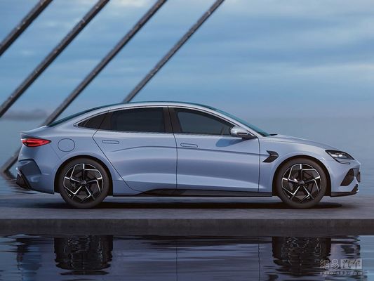 BYD 2025 Seal, чисто электрический седан с дальностью до 650 км, новая интеллектуальная система вождения и лучшая соотношение стоимости и стоимости среднего электрического седана.