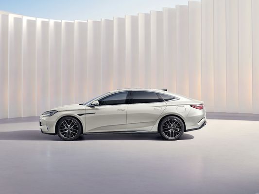 2025 BYD-SEAL 07 DM-i Интеллектуальный привод, оснащенный технологией BYD Dmi 5-го поколения. Общая дальность более 2000 км. Лучшее соотношение цены и качества.