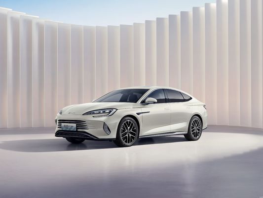 2025 BYD-SEAL 07 DM-i Интеллектуальный привод, оснащенный технологией BYD Dmi 5-го поколения. Общая дальность более 2000 км. Лучшее соотношение цены и качества.