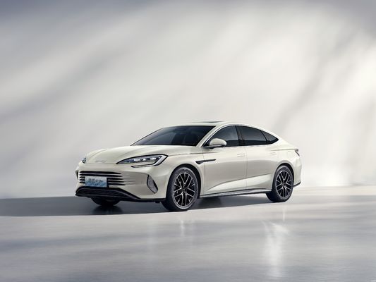 2025 BYD-SEAL 07 DM-i Интеллектуальный привод, оснащенный технологией BYD Dmi 5-го поколения. Общая дальность более 2000 км. Лучшее соотношение цены и качества.