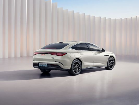 2025 BYD-SEAL 07 DM-i Интеллектуальный привод, оснащенный технологией BYD Dmi 5-го поколения. Общая дальность более 2000 км. Лучшее соотношение цены и качества.