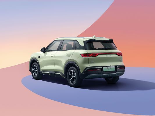 2025 BYD Yuan UP. имеет новые умные функции вождения. чисто электрический диапазон 301KM-401KM. лучшее соотношение цены и качества.