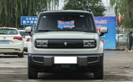 Baojun Yueye Plus - китайский электромобиль с отличительным квадратным дизайном, предлагающий диапазон CLTC 401 км. Он выпускается как в 5-местной, так и в 4-местной версии.предоставляя исключительное соотношение цены и качества.