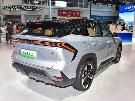 Geely Galaxy L7, оснащенный двигателями 1.5L и 1.5T, с комбинированной дальностью 1370 км и чисто электрической дальностью 115 км. экономически эффективный гибридный внедорожник.