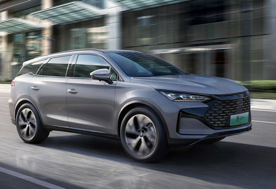 Электрический седан BYD с временем зарядки 8 часов, 5-дверной структурой кузова и максимальной скоростью 120 миль в час